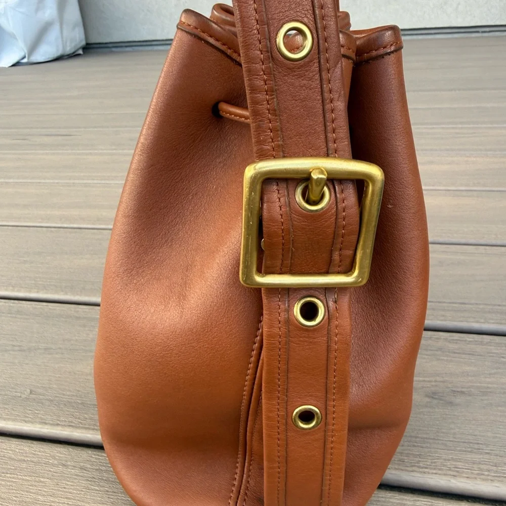 Vintage Coach Legacy Lula Bucket Bag in British Tan - Picture 7 of 16
